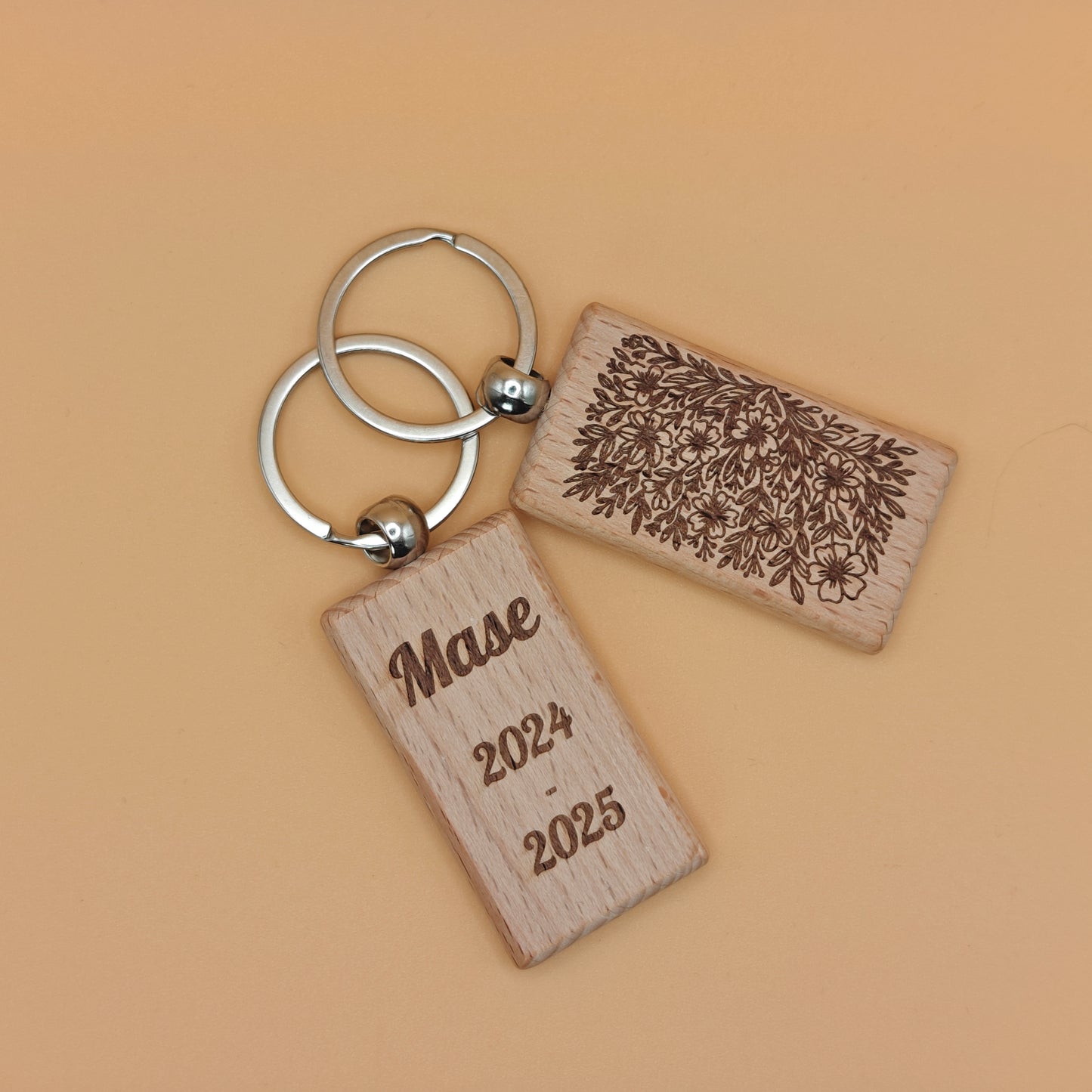 Gepersonaliseerde houten sleutelhanger – compact en uniek