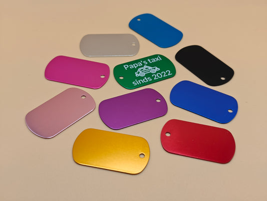 Gepersonaliseerde rechthoekige sleutelhanger – geanodiseerd aluminium (± 29 x 50 mm)