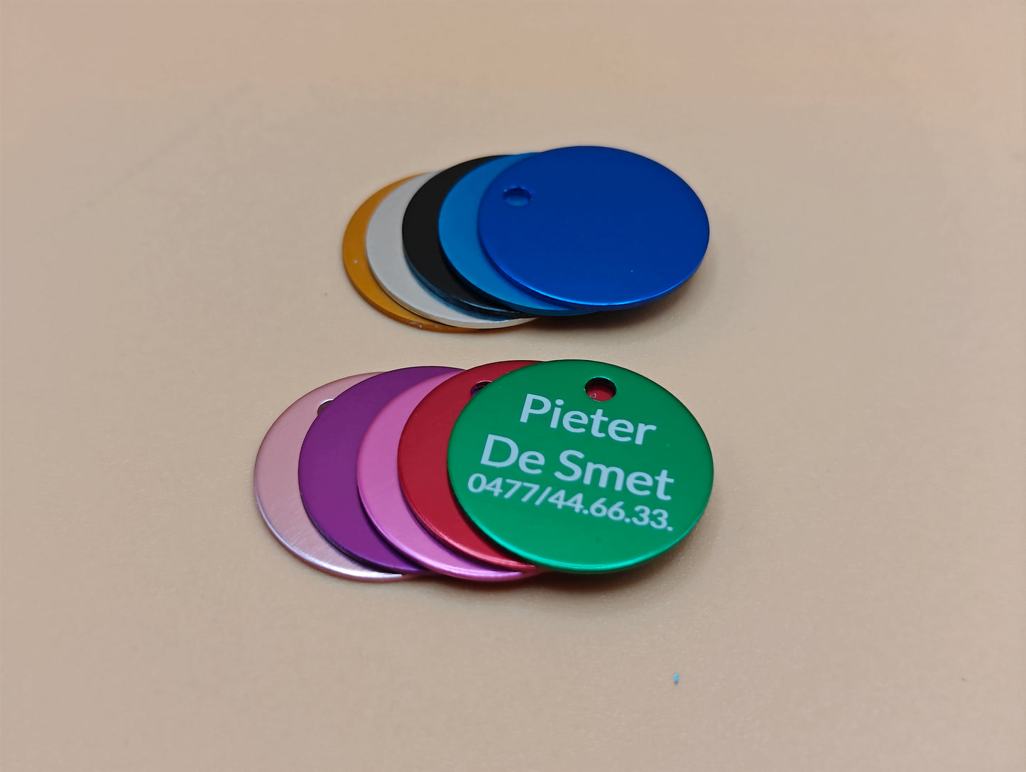 Gepersonaliseerde ronde sleutelhanger – geanodiseerd aluminium (Ø 25 mm)