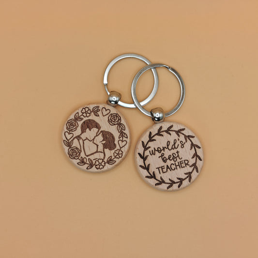 Gepersonaliseerde ronde houten sleutelhanger – stijlvol en robuust