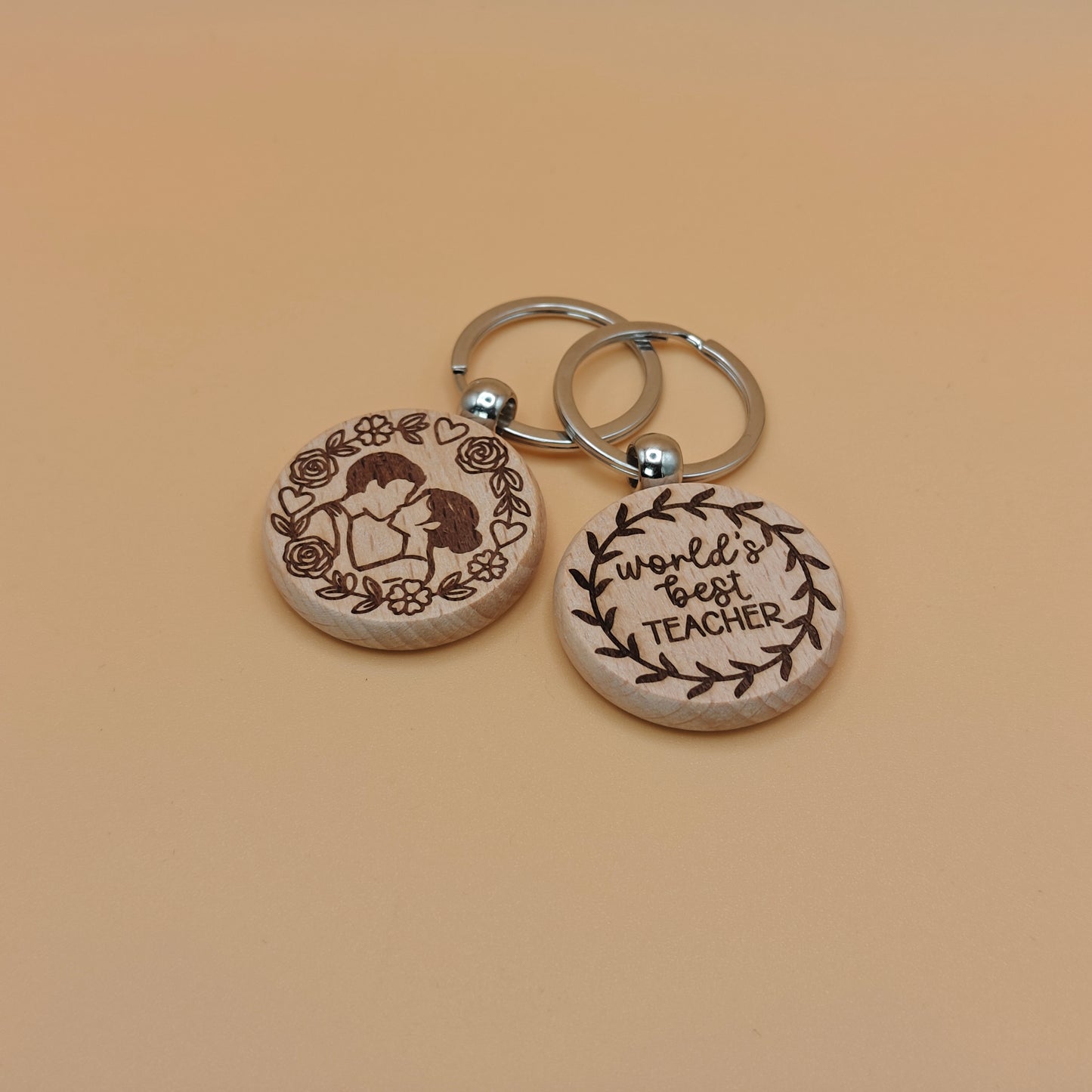 Gepersonaliseerde ronde houten sleutelhanger – stijlvol en robuust